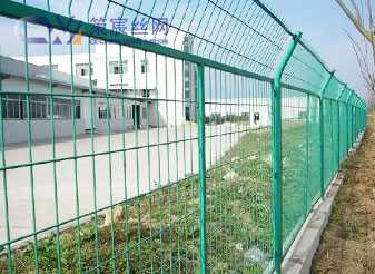 PVC coated wire mesh is suitable for fencing, garden protection, animal enclosures, construction, and decorative purposes.