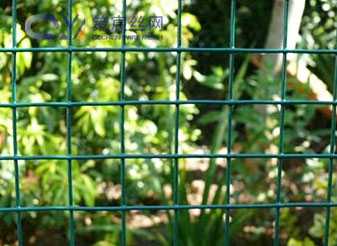 PVC coated wire mesh is suitable for fencing, garden protection, animal enclosures, construction, and decorative purposes.