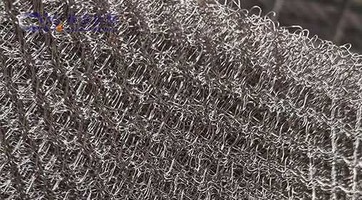 Ginning type knitted wire mesh