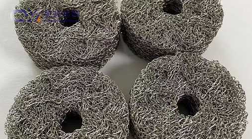 Flattened type compressed knitted wire mesh