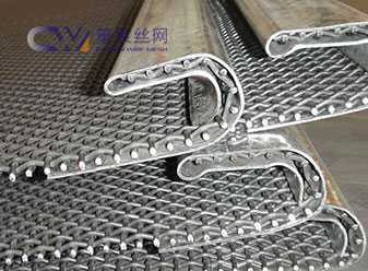 Crimped Wire Mesh with End-Tension Reinforced Shroud Edge